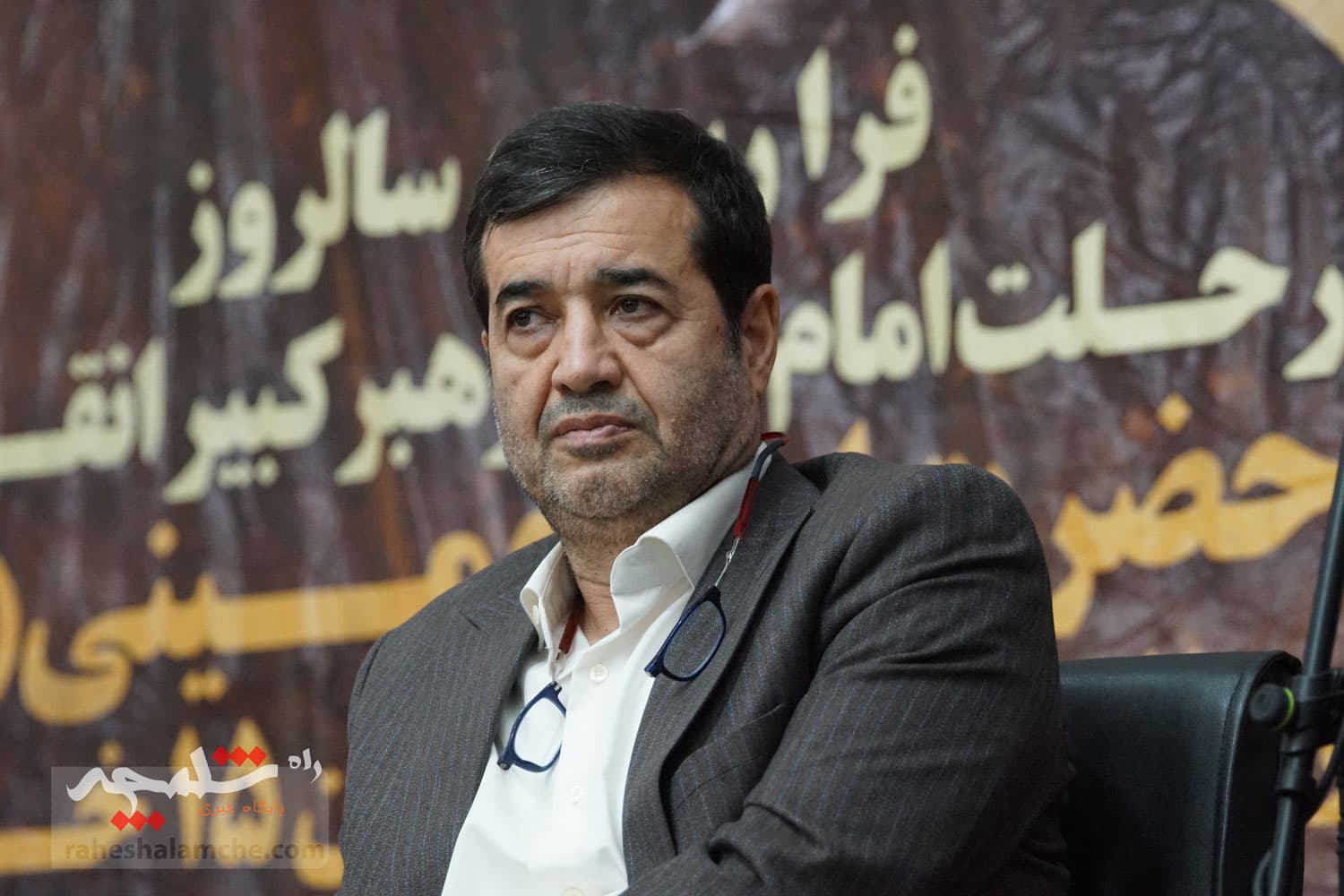 حضور جامعه ورزش و جوانان در حرم امام خمینی(ره) +تصاویر — تصویر 47