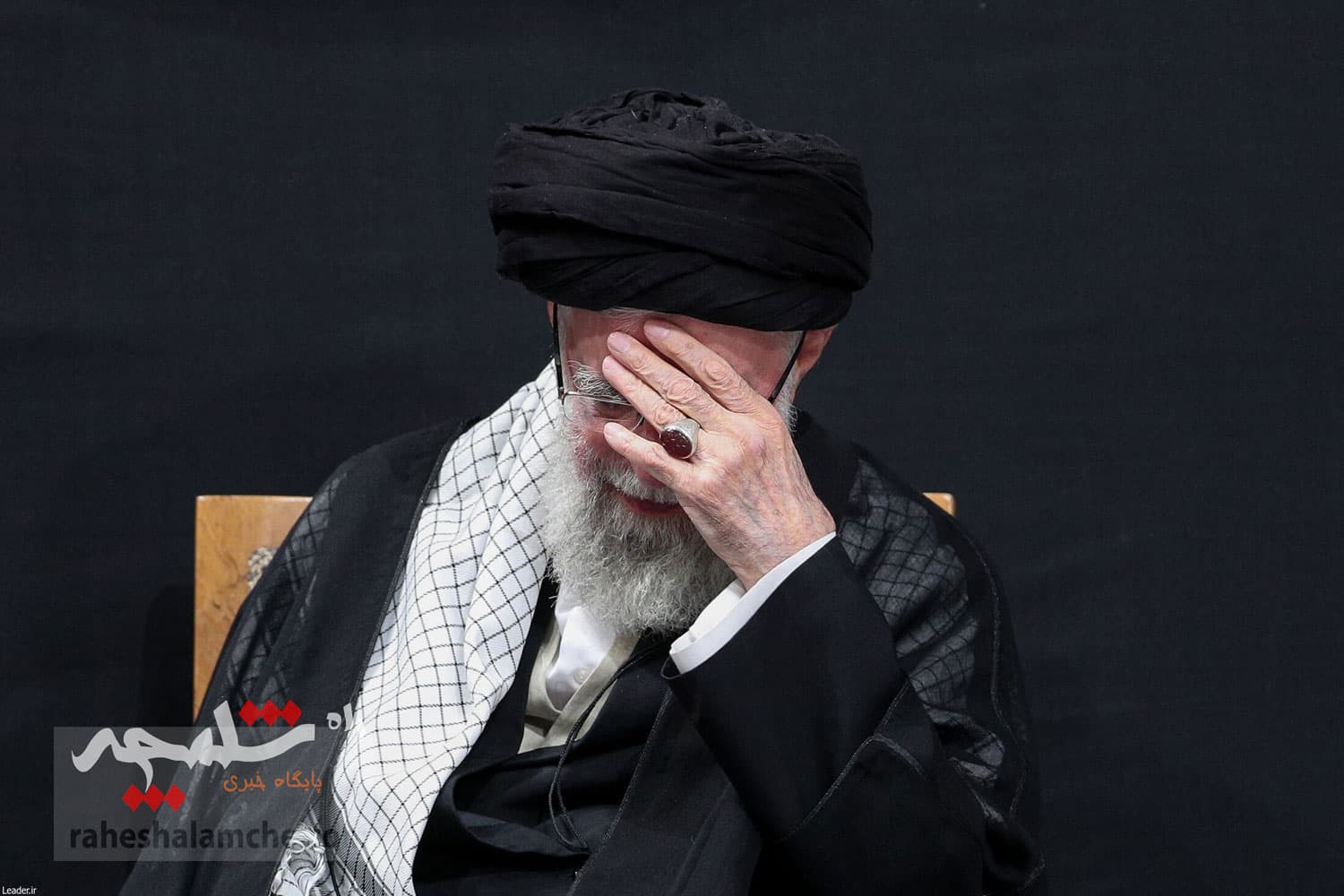 مراسم عزادارای شب عاشورا با حضور رهبر انقلاب اسلامی په گذشت؟ +تصاویر و فیلم — تصویر 30