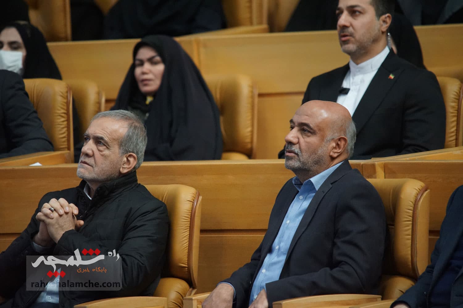 آیین تجلیل از طرحهای برگزیده اشتغال آفرین در کمیته امداد با حضور پزشکیان +تصاویر — تصویر 58