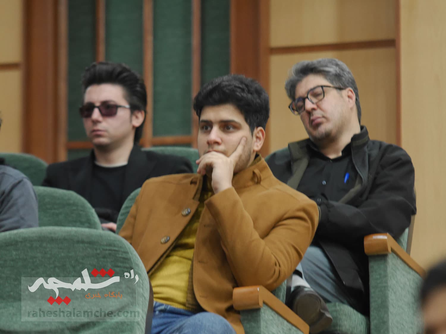 نشست صمیمی طحاننظیف با دانشجویان دانشگاه آزاد واحد مرکز +تصاویر — تصویر 35