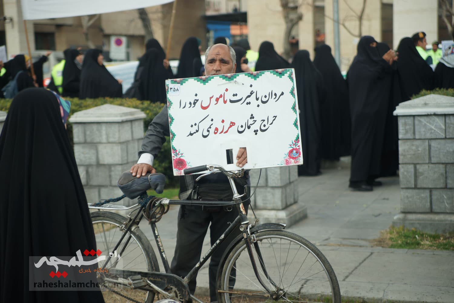 گزارش تصویری از تجمع مردمی امروز حامیان حجاب مقابل مجلس — تصویر 68