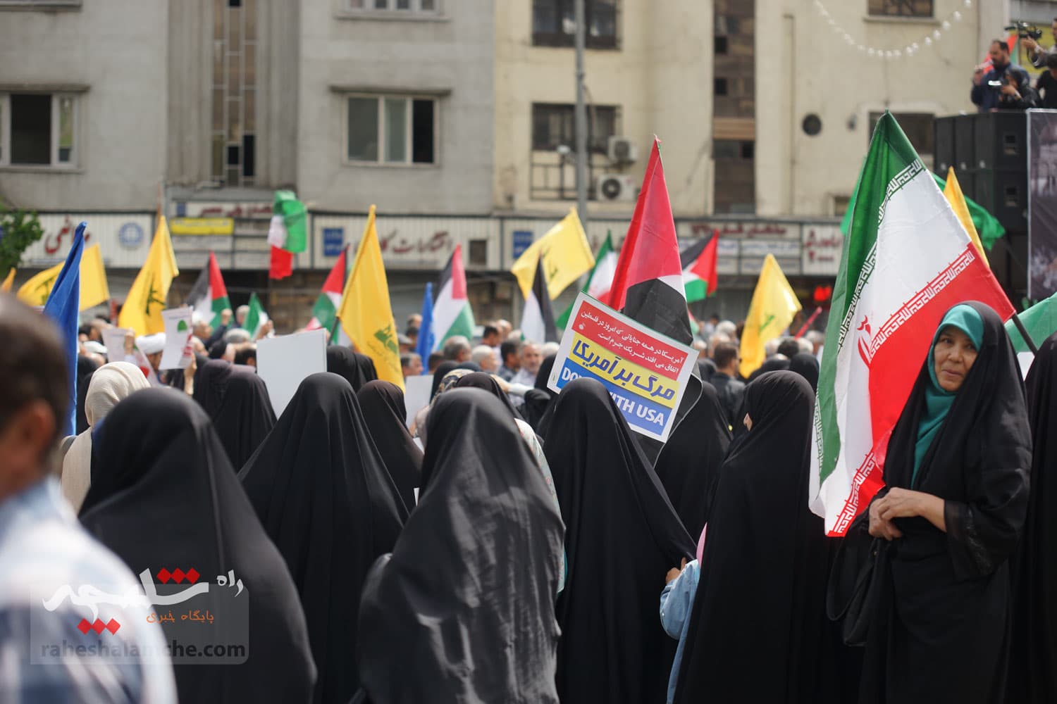 واکنش نمازگزاران تهرانی در راهپیمایی حمایت از غزه به مذاکره +تصاویر — تصویر 16