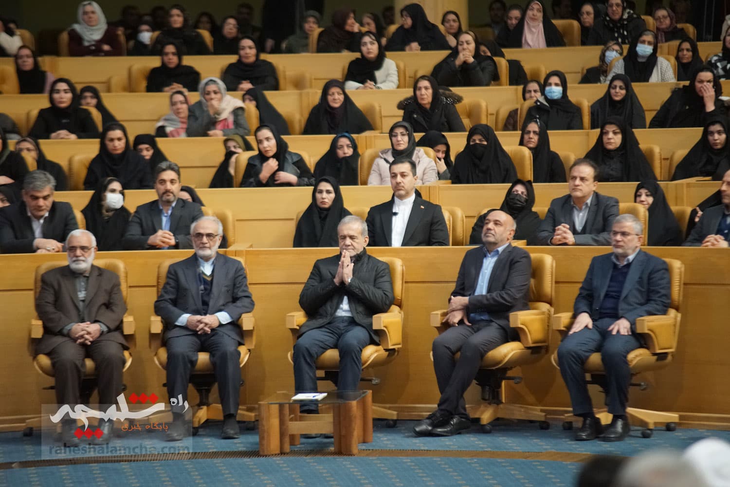 آیین تجلیل از طرحهای برگزیده اشتغال آفرین در کمیته امداد با حضور پزشکیان +تصاویر — تصویر 53