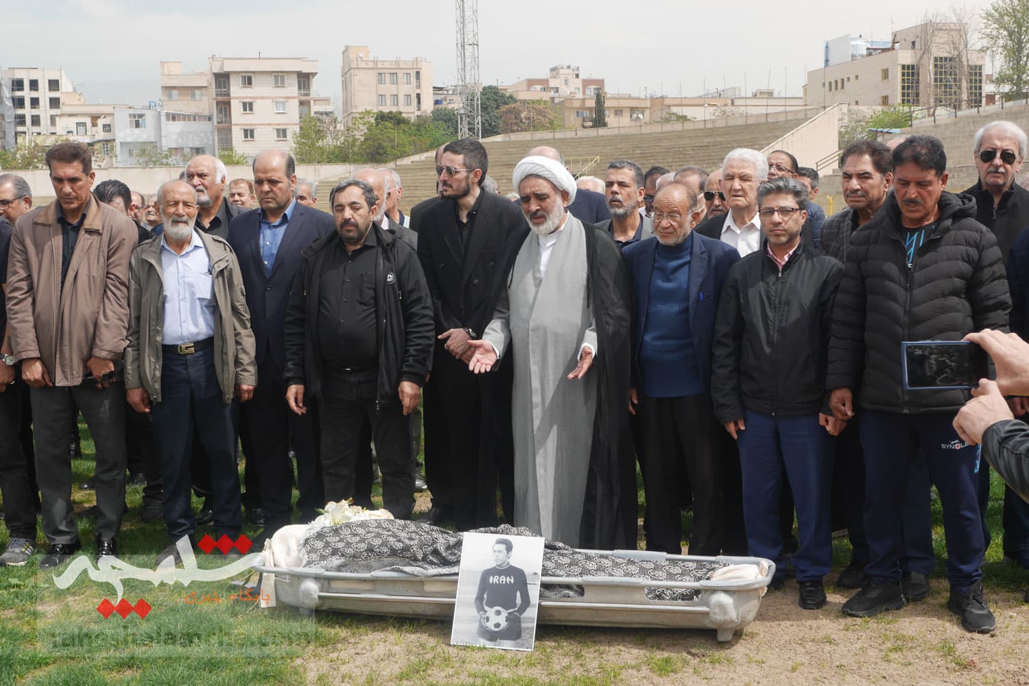 چه کسانی در مراسم تشییع پیکر «عمو ظلی» حضور دارشتند +تصاویر — تصویر 121