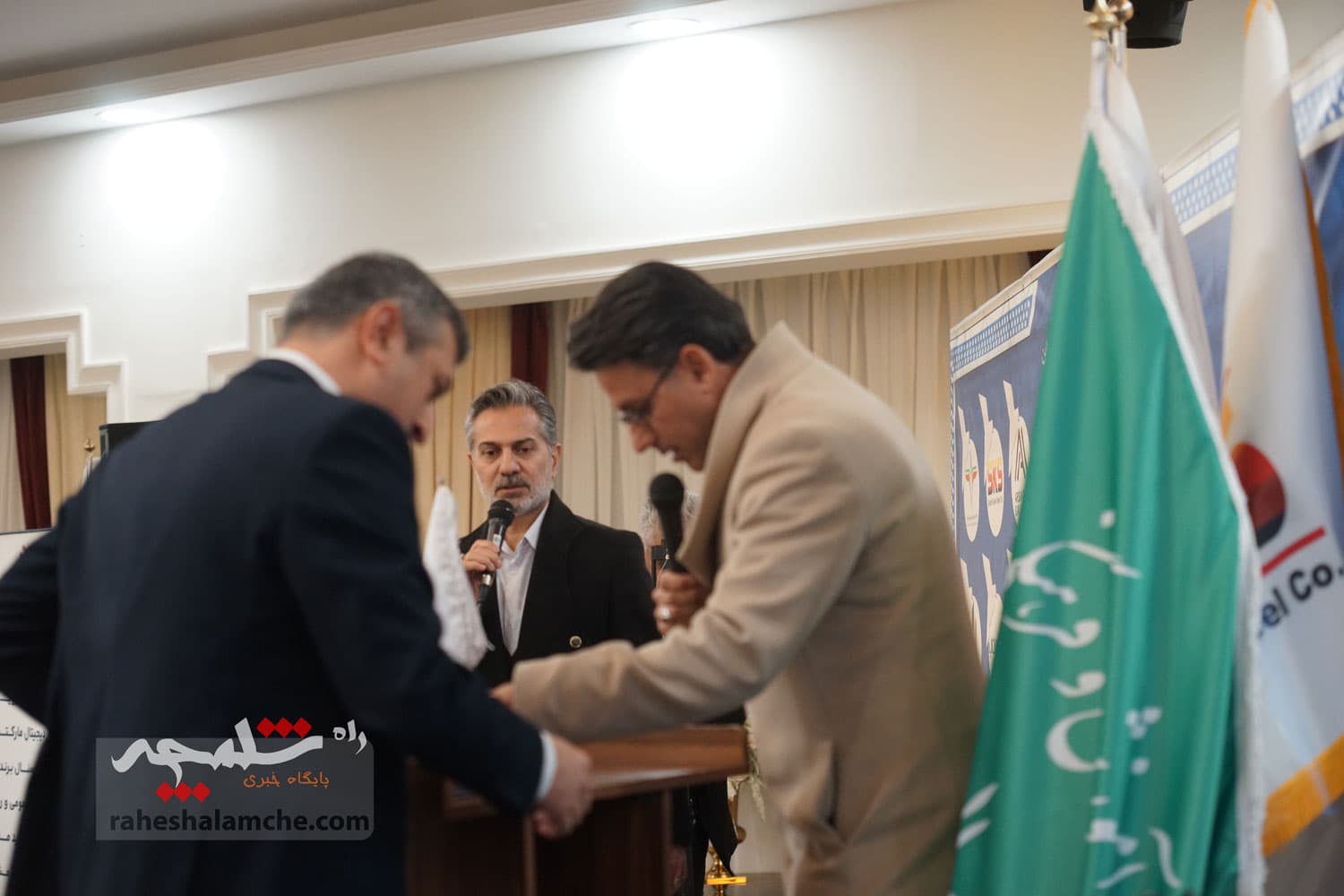 چه کسانی در نخستین کنگره ملی حامیان صلح ایران حضور داشتند؟ +تصاویر — تصویر 127