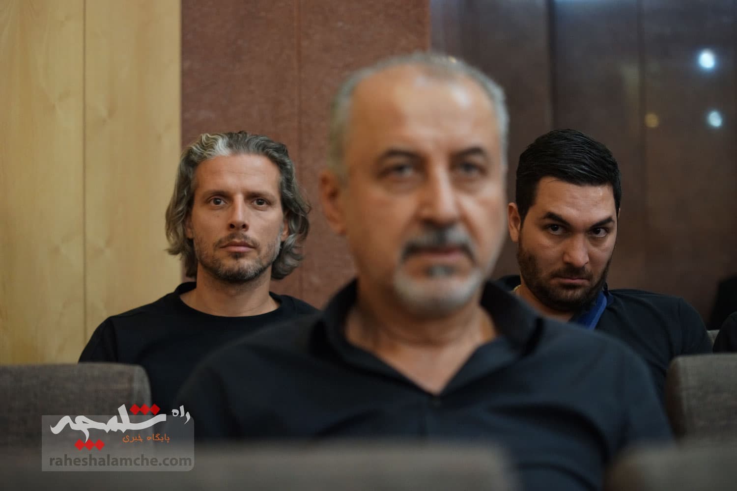 حضور بزرگان فوتبال کشور در ختم پدر خداداد عزیزی +تصاویر(2) — تصویر 75