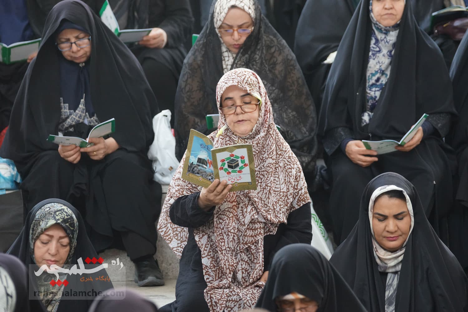 مراسم دعای عرفه در مصلی امام خمینی(ره) برگزار شد +تصاویر — تصویر 31