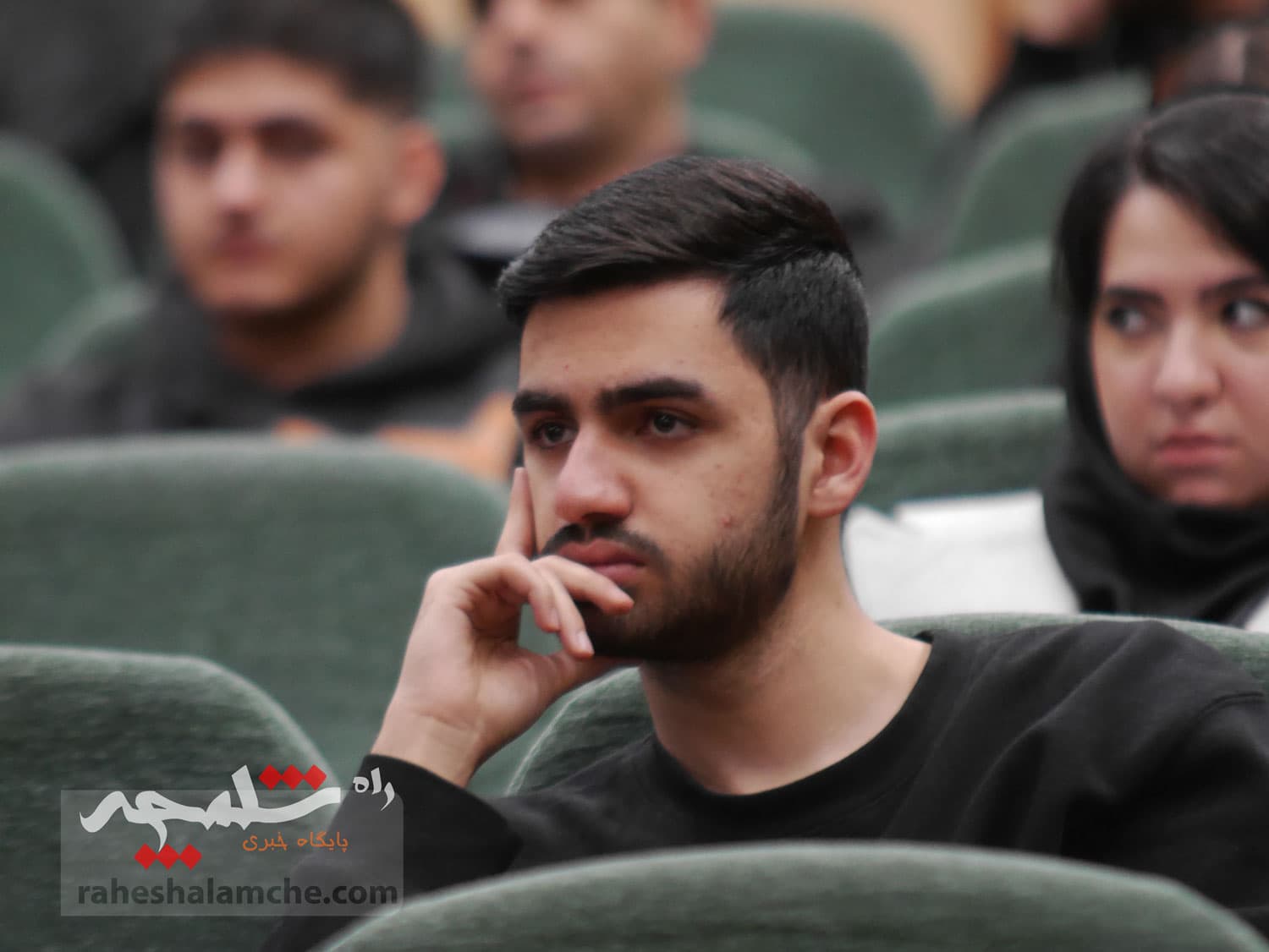 نشست صمیمی طحاننظیف با دانشجویان دانشگاه آزاد واحد مرکز +تصاویر — تصویر 34
