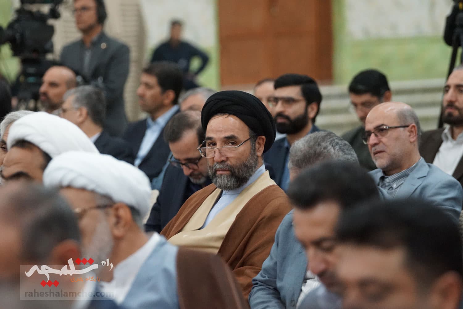 حضور نمایندگان مجلس در حرم امام خمینی(ره) +تصاویر — تصویر 35