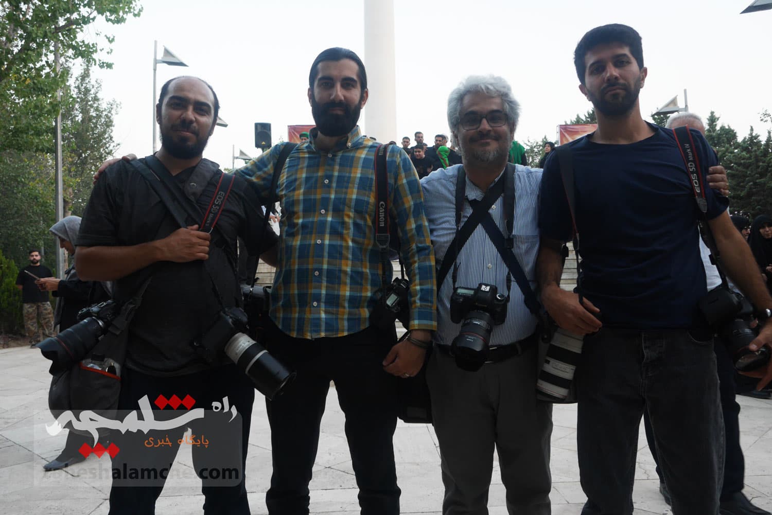 تهران با اهتزاز بزرگترین پرچم عزای حسینی در جهان به استقبال محرم رفت +تصاویر — تصویر 71