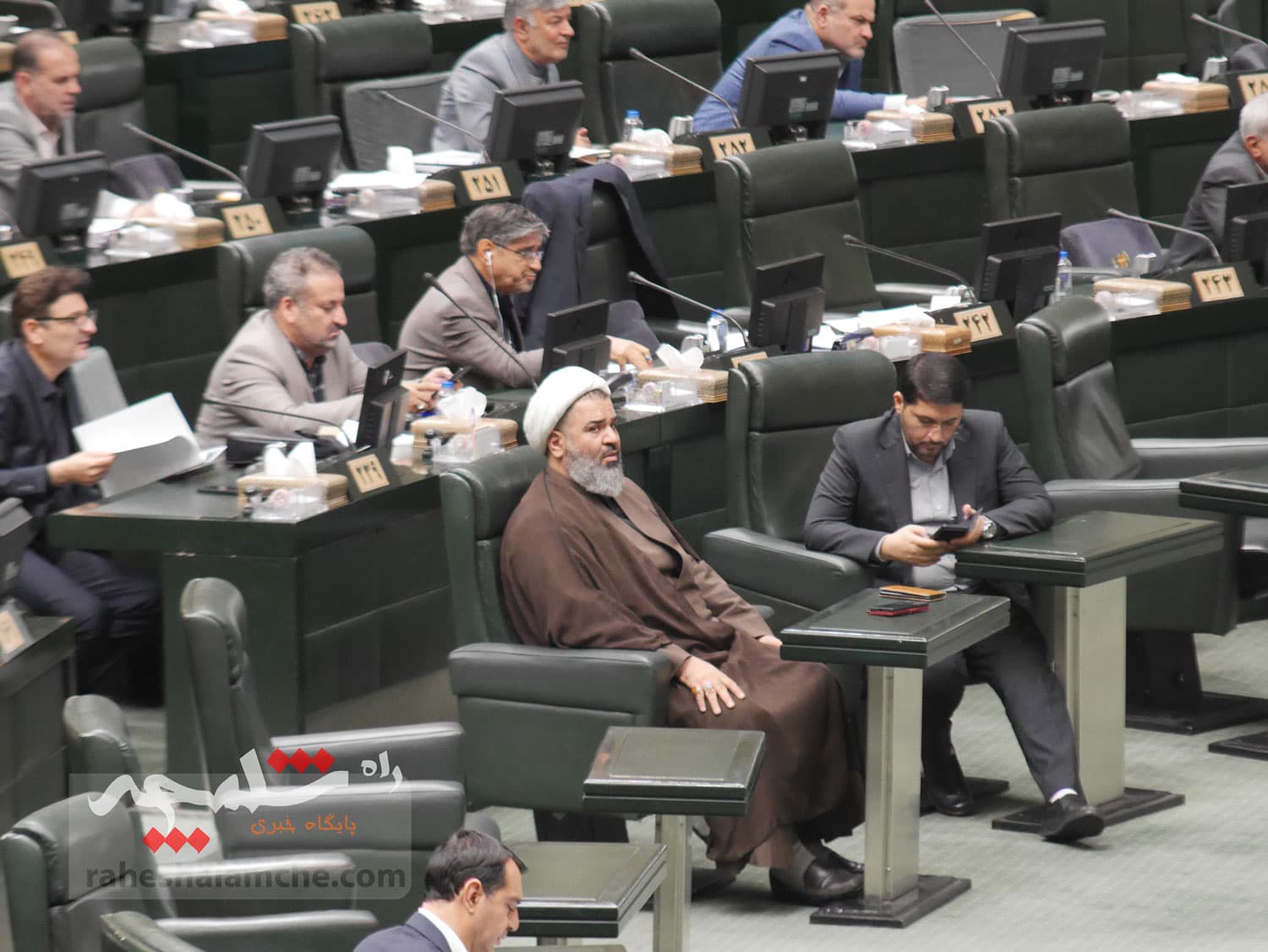 دومین روز بررسی بودجه 1404 در صحن علنی مجلس چه گذشت؟ +تصاویر — تصویر 20