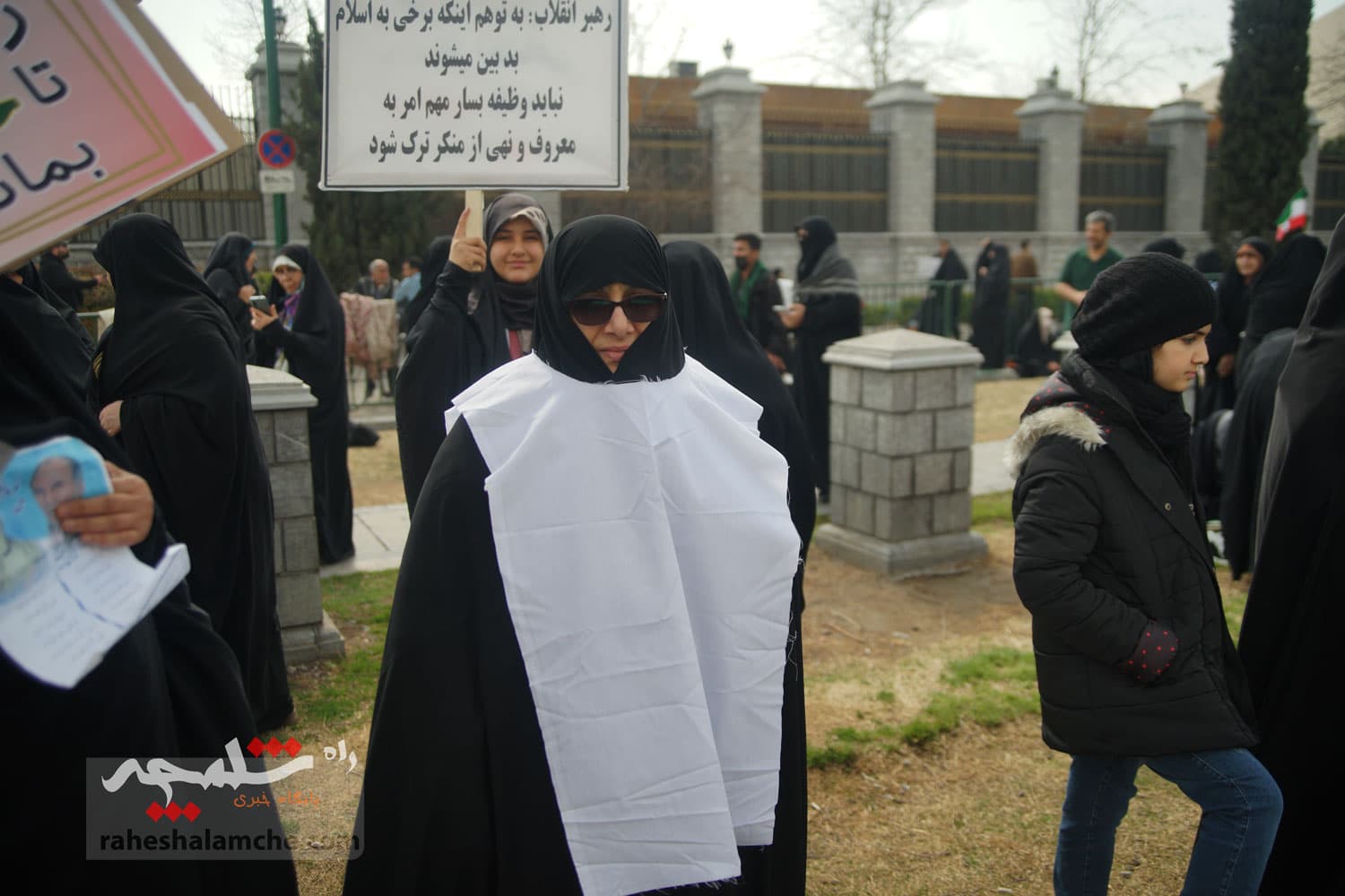 گزارش تصویری از تجمع مردمی امروز حامیان حجاب مقابل مجلس — تصویر 27