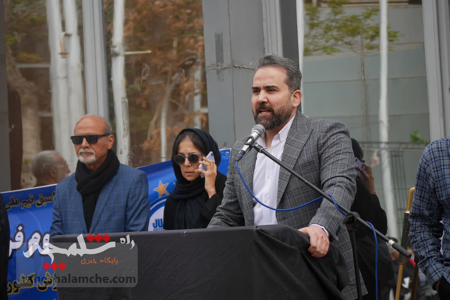 چه کسانی در مراسم تشییع پیکر «عمو ظلی» حضور دارشتند +تصاویر — تصویر 69