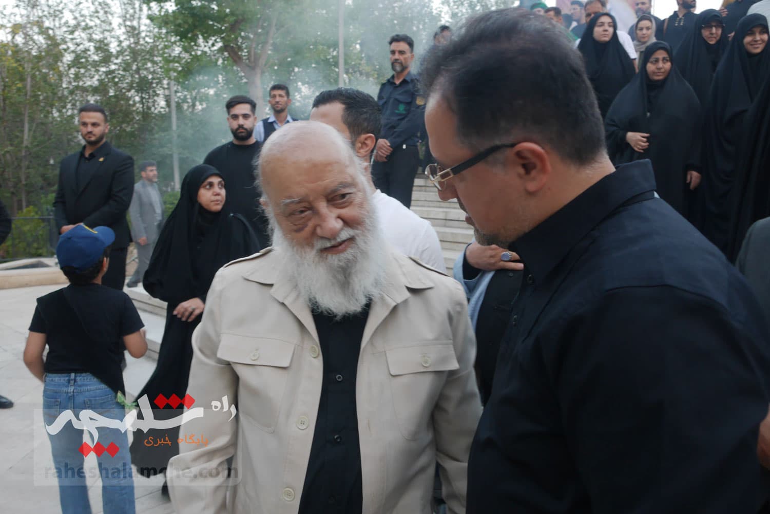 تهران با اهتزاز بزرگترین پرچم عزای حسینی در جهان به استقبال محرم رفت +تصاویر — تصویر 70