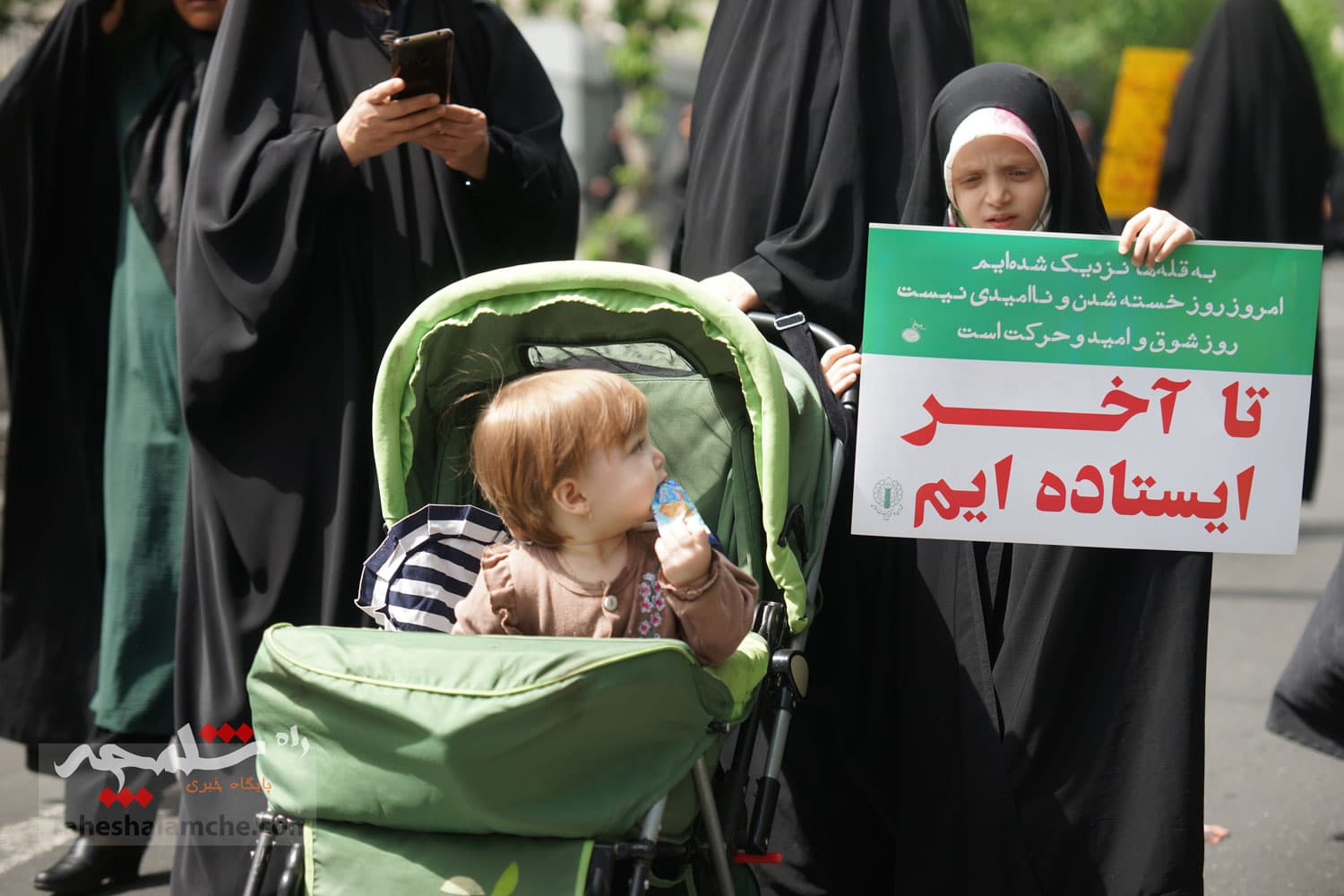 واکنش نمازگزاران تهرانی در راهپیمایی حمایت از غزه به مذاکره +تصاویر — تصویر 20