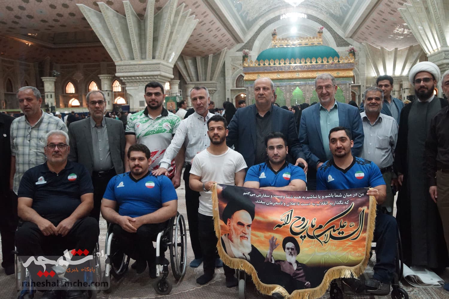 حضور جامعه ورزش و جوانان در حرم امام خمینی(ره) +تصاویر — تصویر 109