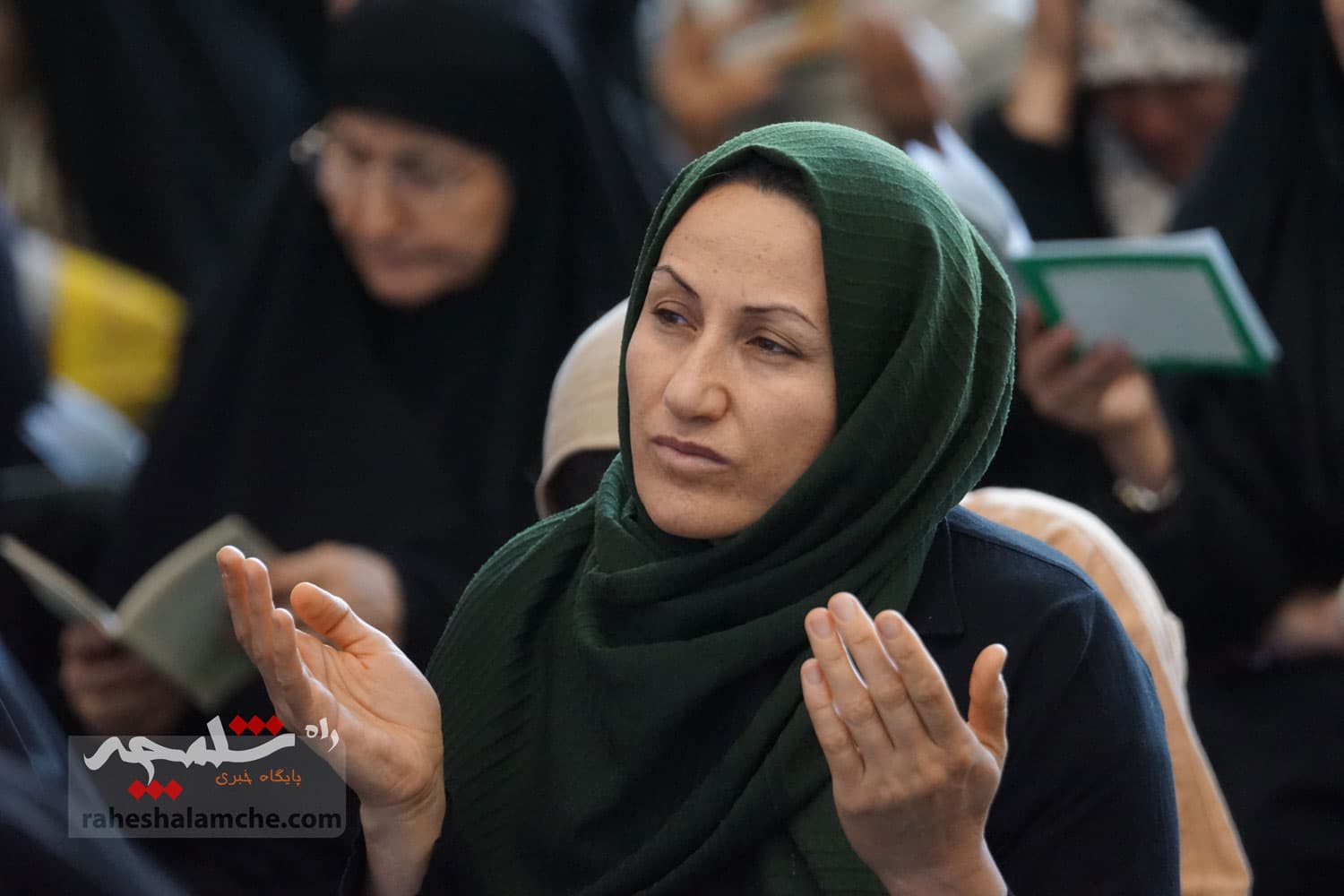 مراسم دعای عرفه در مصلی امام خمینی(ره) برگزار شد +تصاویر — تصویر 104