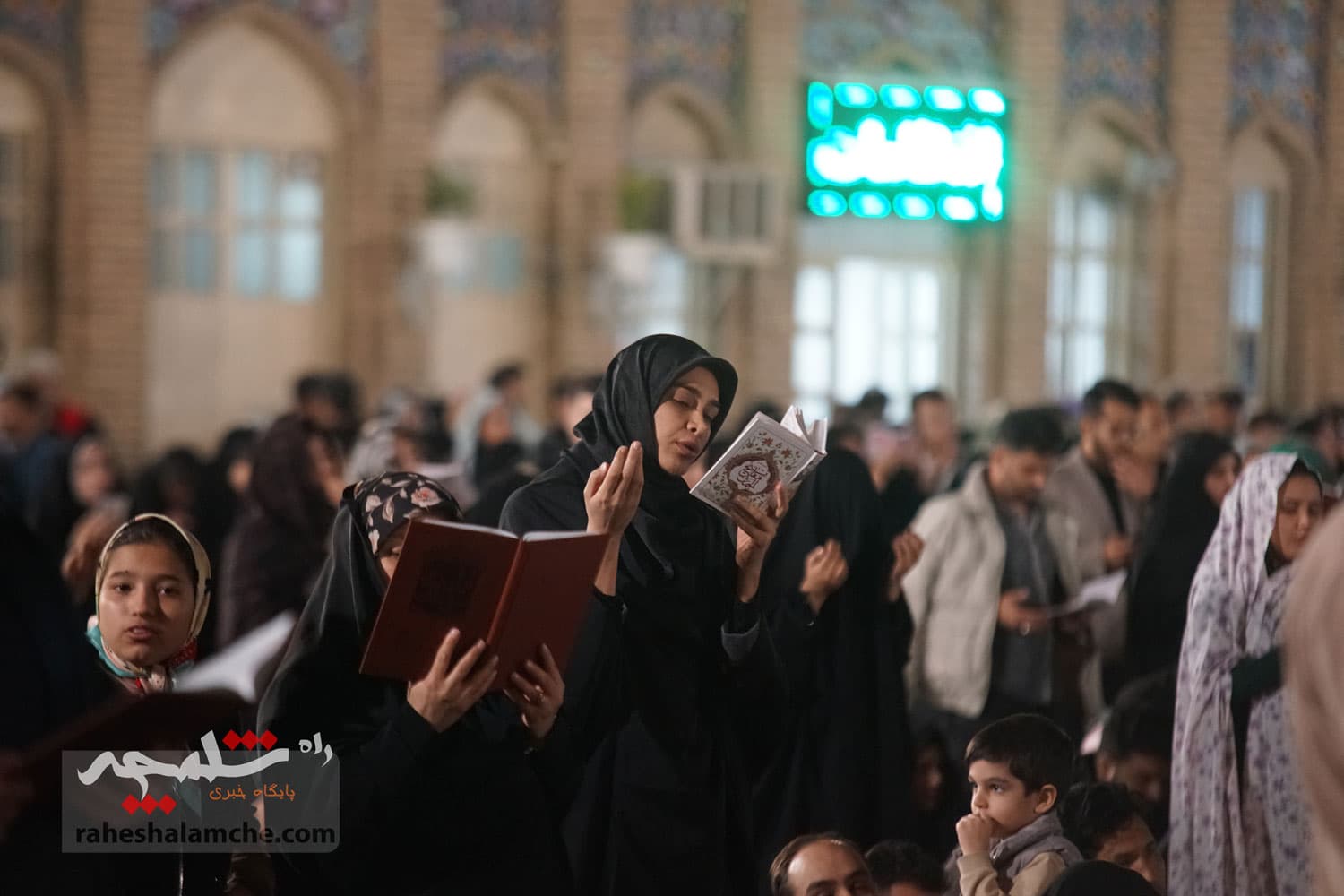 طنین نجوای «الهی العفو» دومین شب قدر در حرم عبدالعظیم حسنی(ع) +تصاویر — تصویر 55
