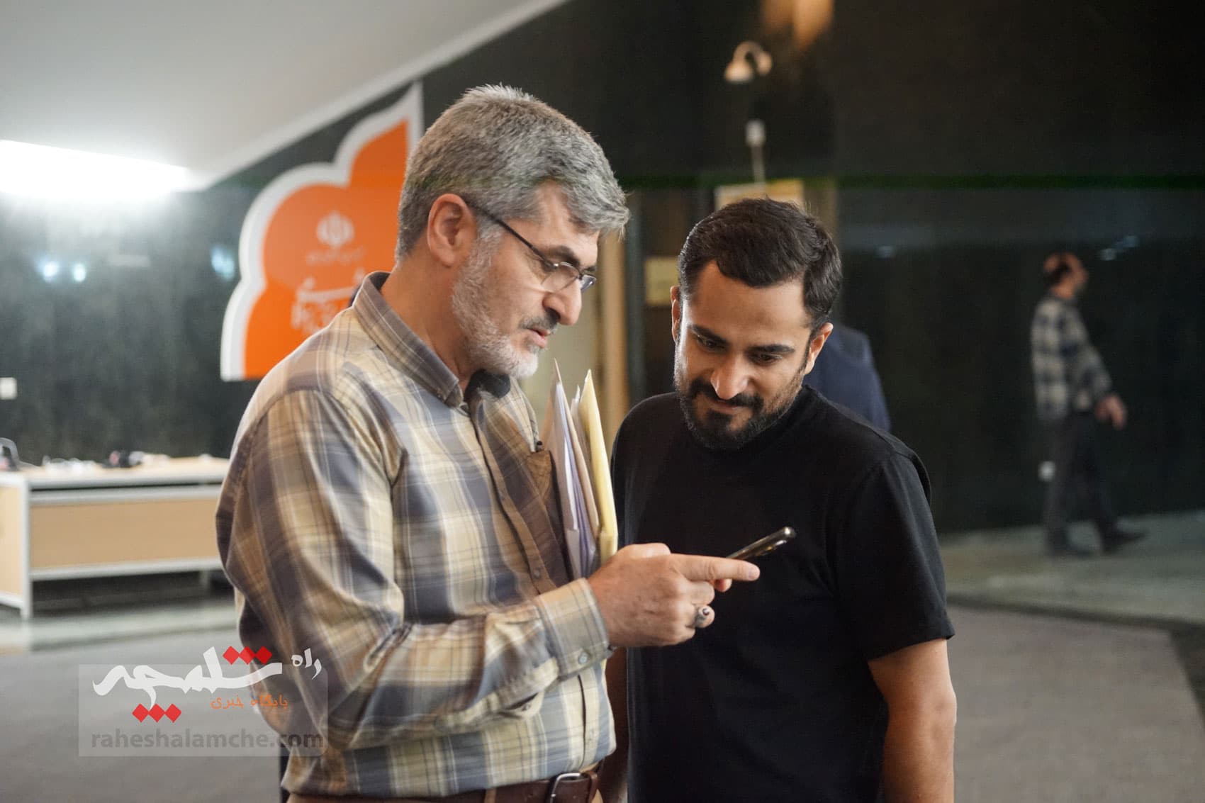 حاشیههای امروز صحن علنی مجلس در آستانه روز خبرنگار +تصاویر — تصویر 103