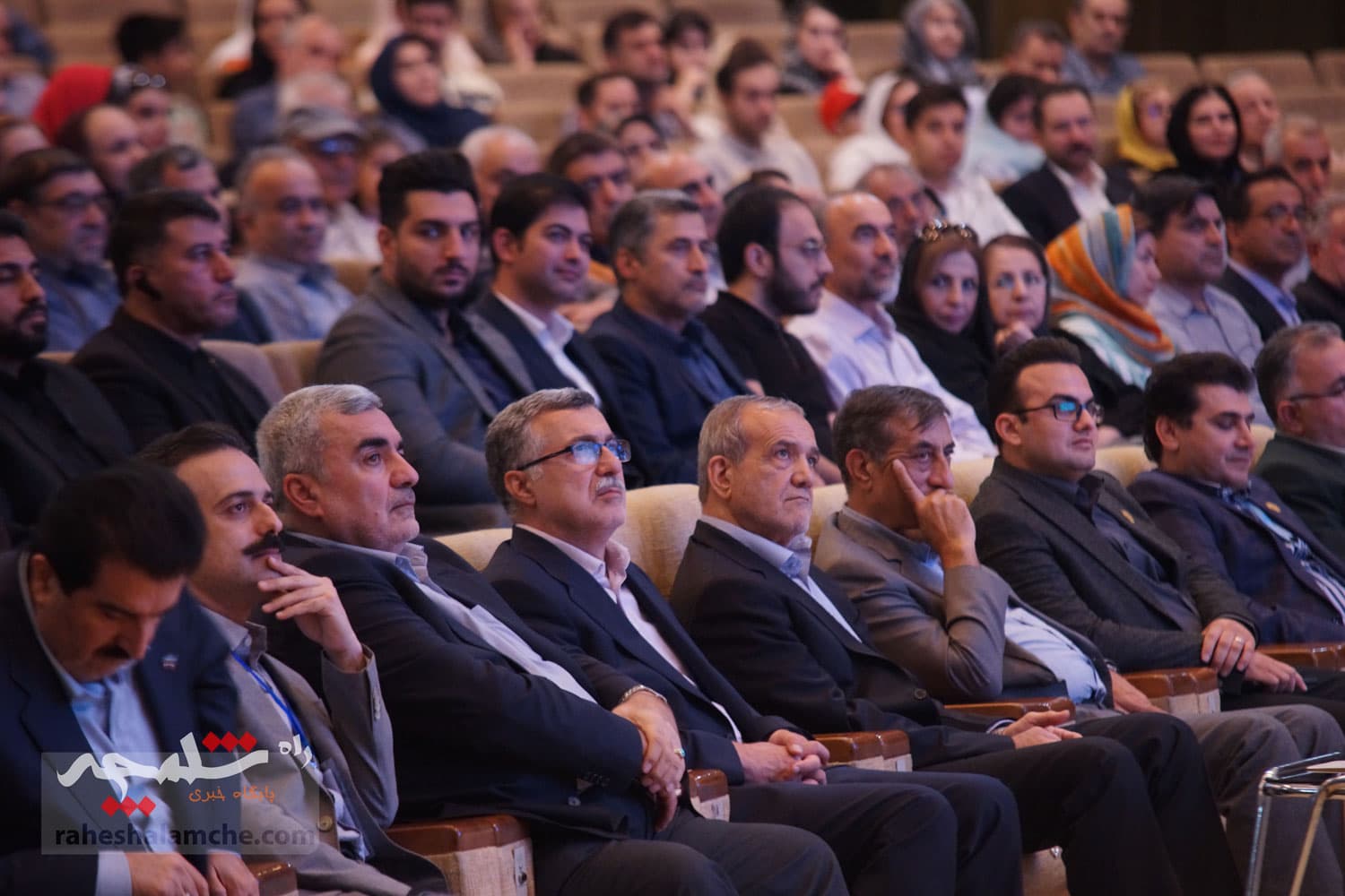 آیین گرامیداشت «روز پزشک» با حضور پزشکیان برگزار شد +تصاویر — تصویر 8