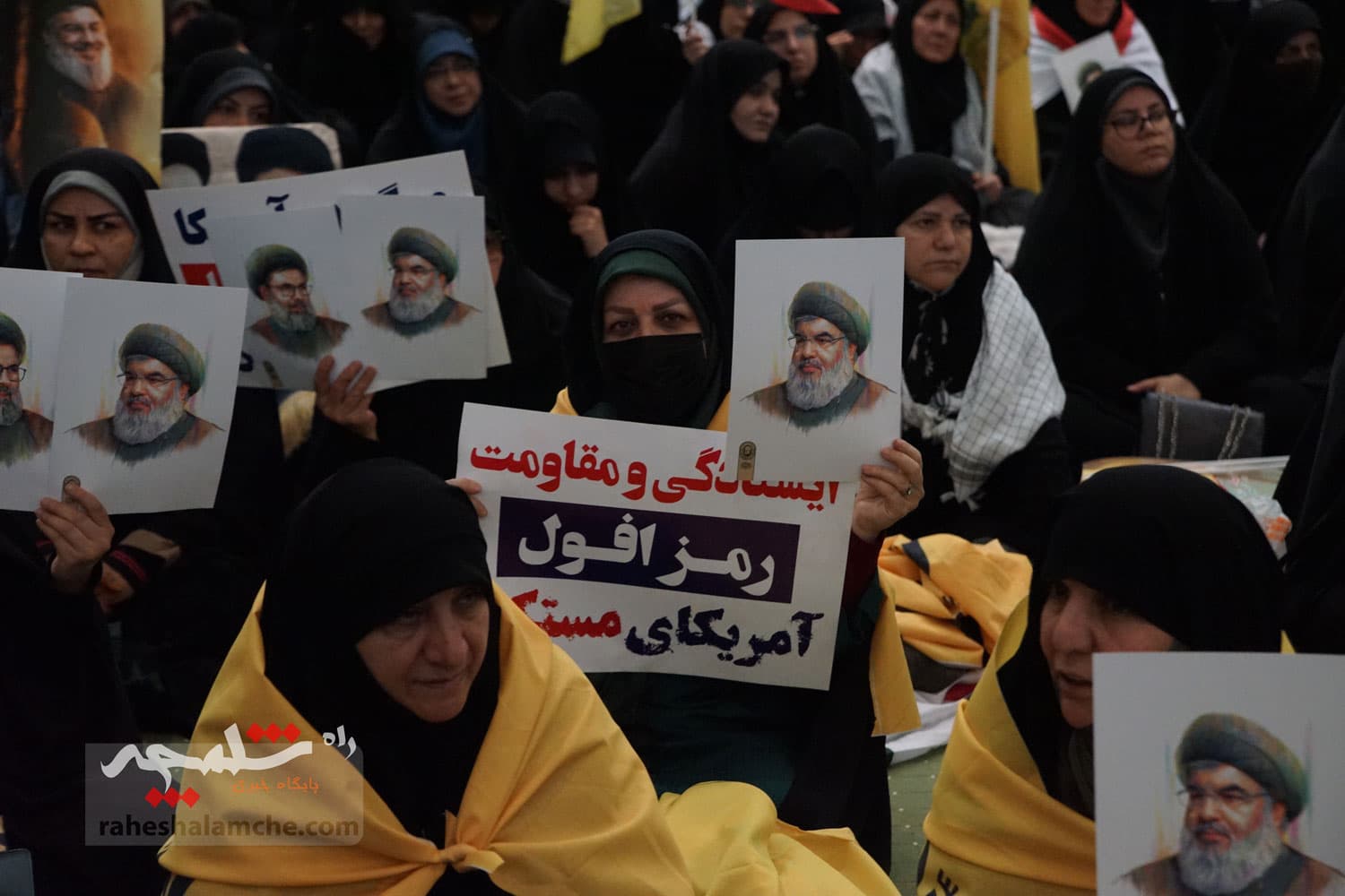 مراسم گرامیداشت شهید سیدحسن نصرالله در مصلی تهران برگزار شد +تصاویر — تصویر 70