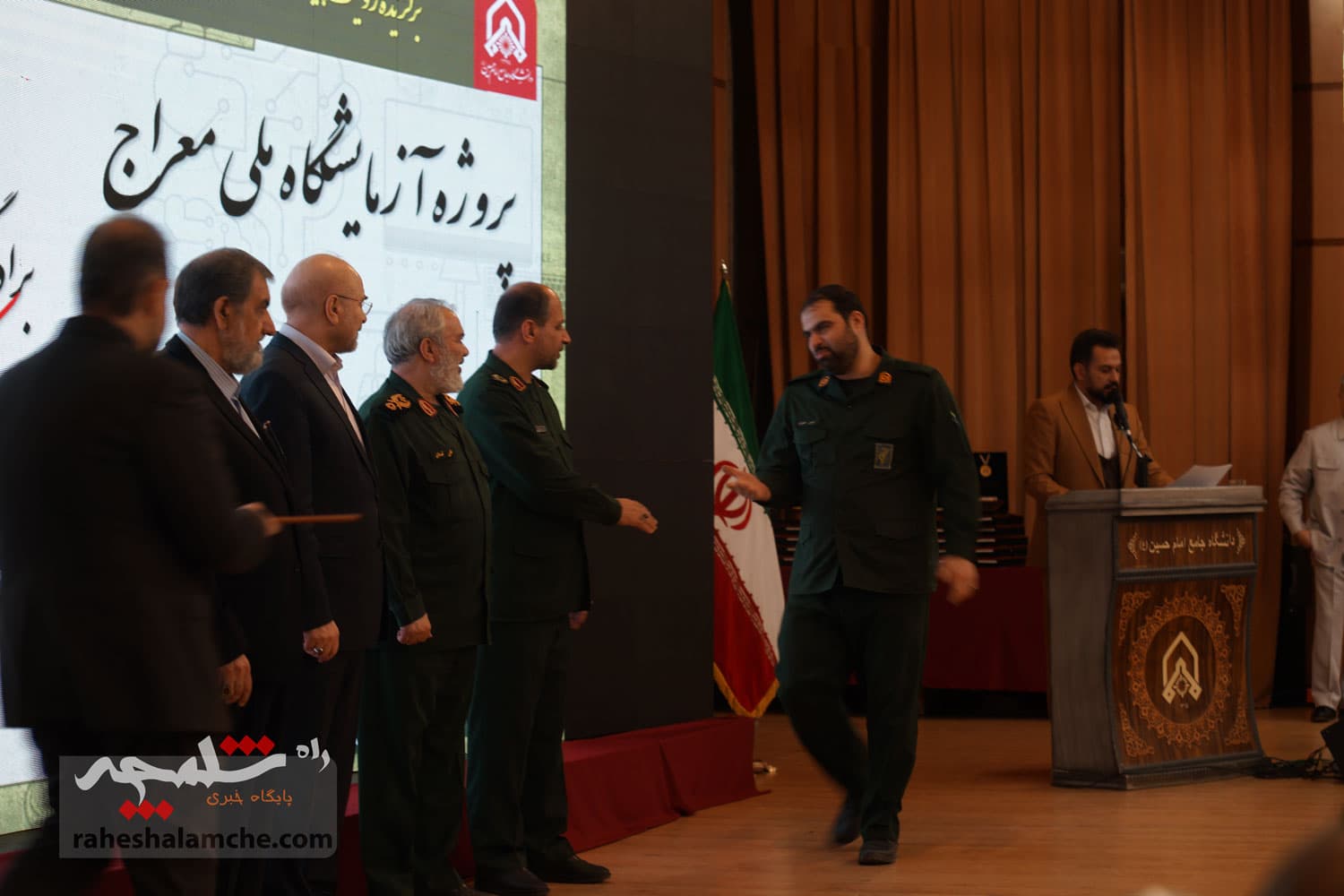 تجلیل از منتخبان جشنواره پژوهشی و فناوری در دانشگاه جامع امام حسین(ع) +تصاویر — تصویر 97