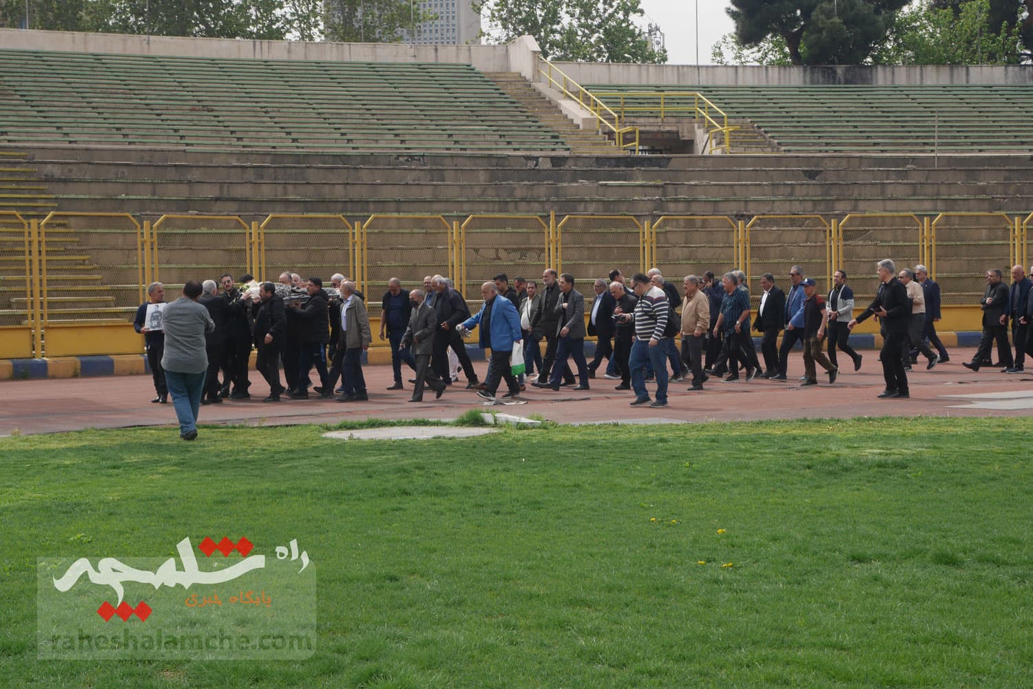 چه کسانی در مراسم تشییع پیکر «عمو ظلی» حضور دارشتند +تصاویر — تصویر 92