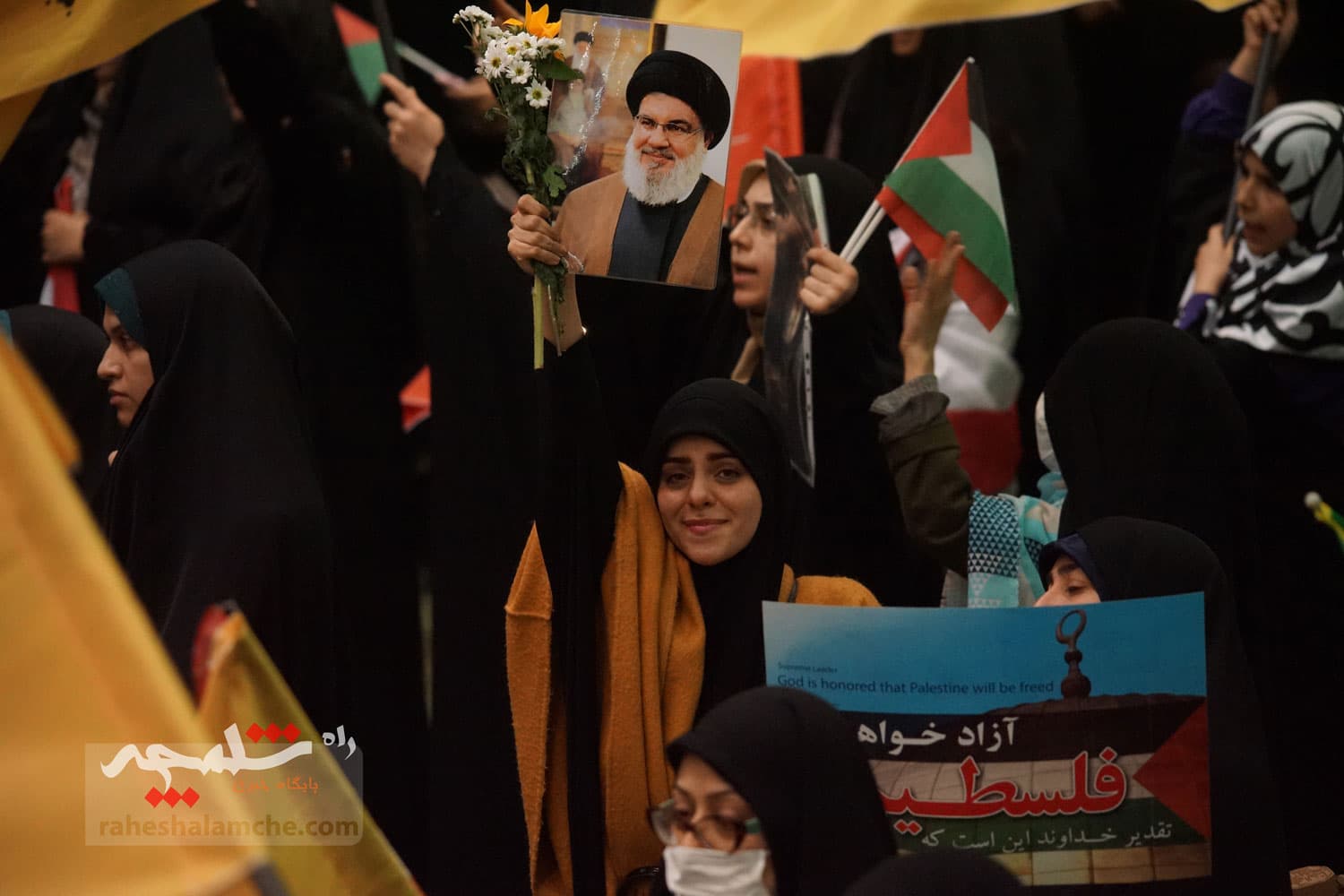 مراسم گرامیداشت شهید سیدحسن نصرالله در مصلی تهران برگزار شد +تصاویر — تصویر 80