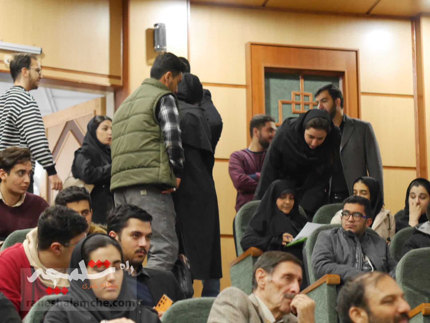 نشست صمیمی طحاننظیف با دانشجویان دانشگاه آزاد واحد مرکز +تصاویر — تصویر 44