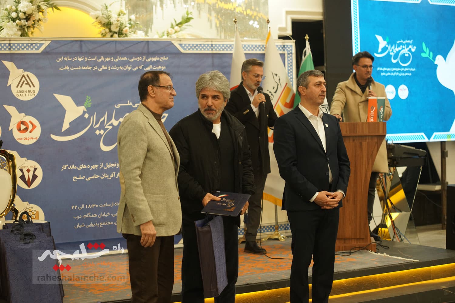 چه کسانی در نخستین کنگره ملی حامیان صلح ایران حضور داشتند؟ +تصاویر — تصویر 138