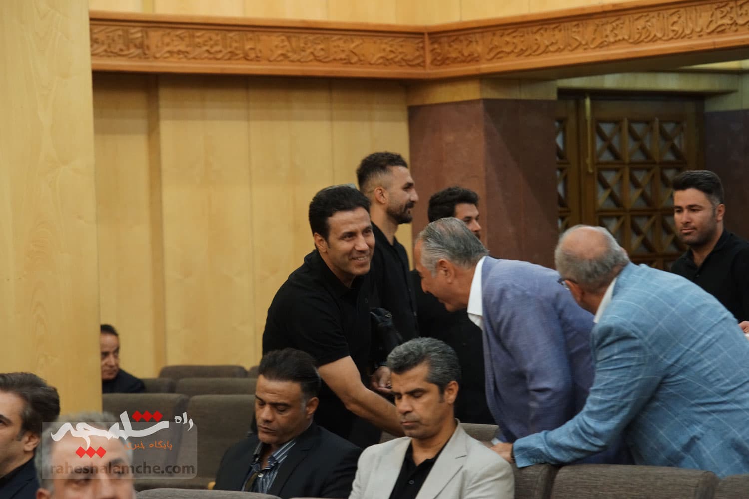 مراسم ختم پدر خداداد عزیزی چه کسانی بودند؟ +تصاویر(1) — تصویر 67