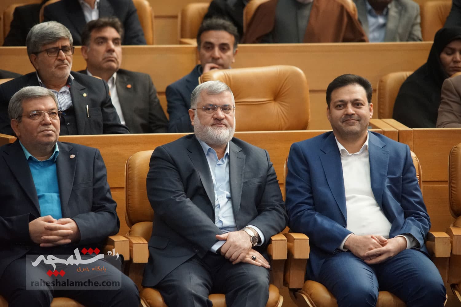 آیین تجلیل از طرحهای برگزیده اشتغال آفرین در کمیته امداد با حضور پزشکیان +تصاویر — تصویر 67