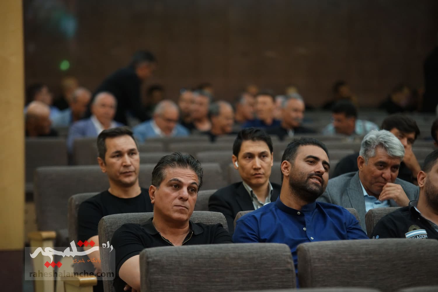 حضور بزرگان فوتبال کشور در ختم پدر خداداد عزیزی +تصاویر(2) — تصویر 20