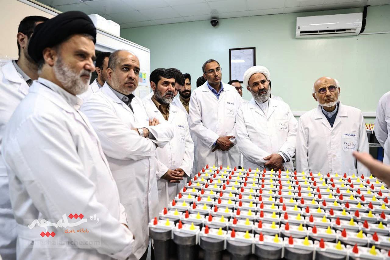 بازدید اعضای کمیسیون اصل نود مجلس از نمایشگاه دستاوردهای صنعت هستهای کشور +تصاویر — تصویر 9