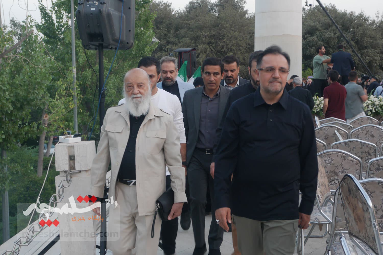 تهران با اهتزاز بزرگترین پرچم عزای حسینی در جهان به استقبال محرم رفت +تصاویر — تصویر 69