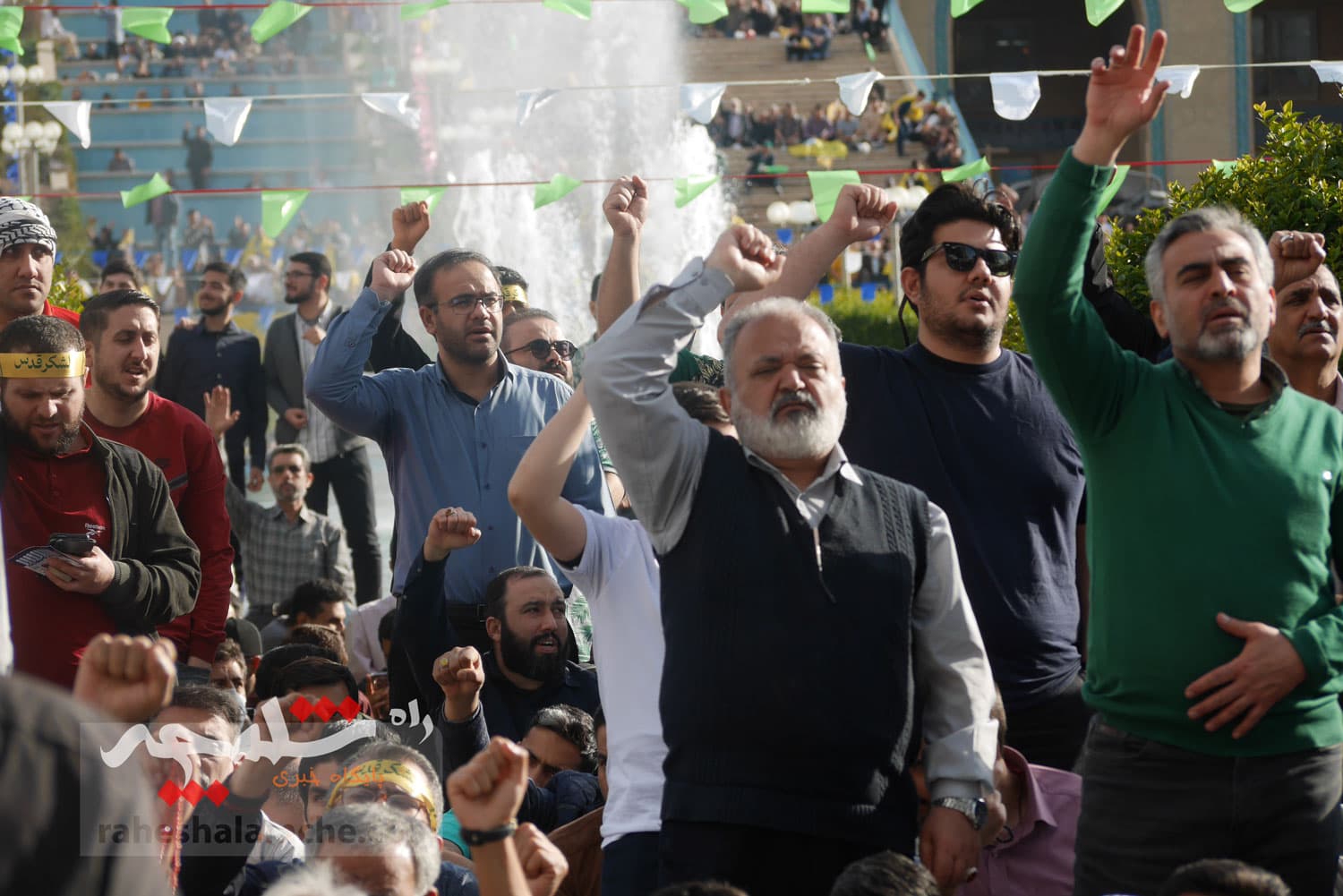 گزارش تصویری اختصاصی راه شلمچه از نماز عید فطر به امامت رهبر انقلاب — تصویر 43