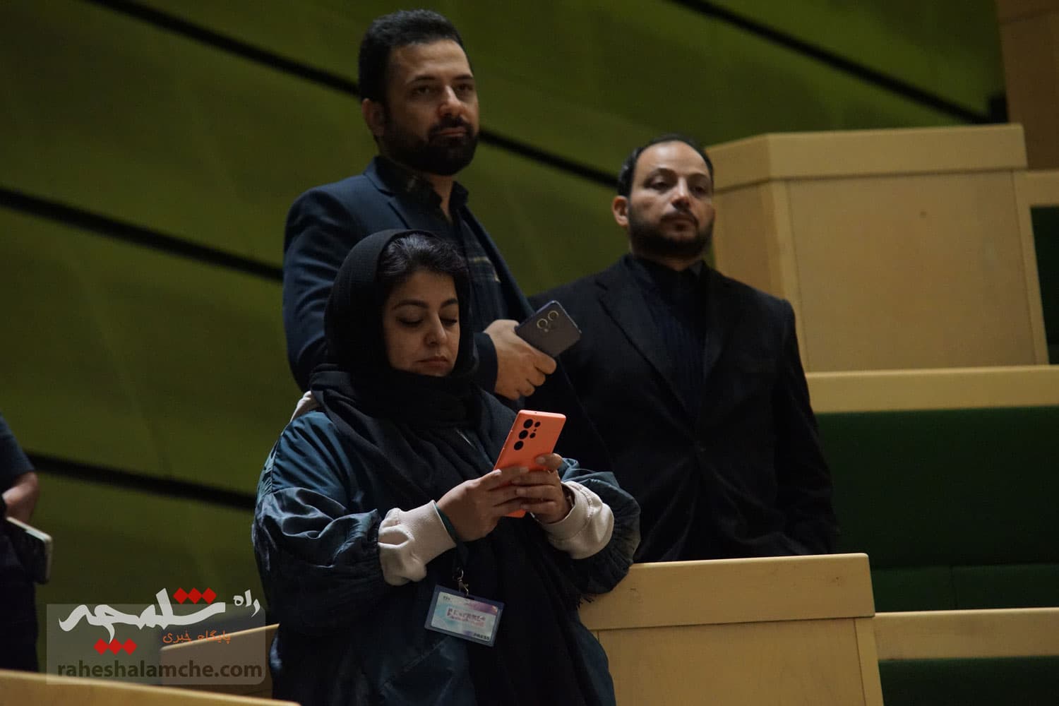وزیر اقتصاد با 182 رای برکنار شد +تصاویر حاشیهها — تصویر 138