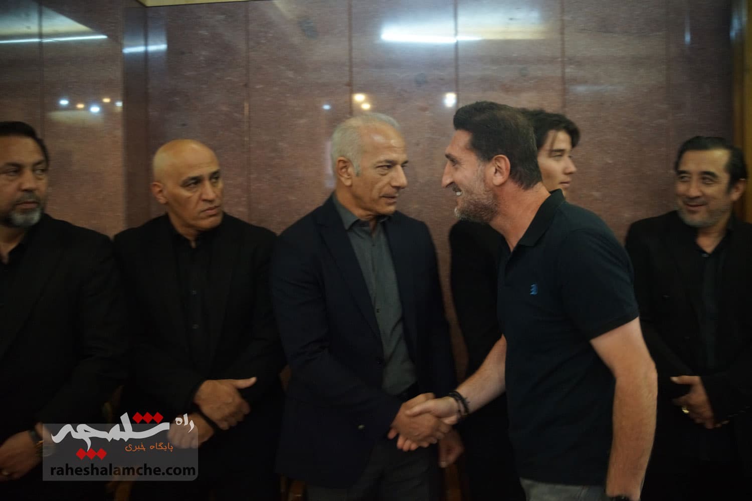 حضور بزرگان فوتبال کشور در ختم پدر خداداد عزیزی +تصاویر(2) — تصویر 46