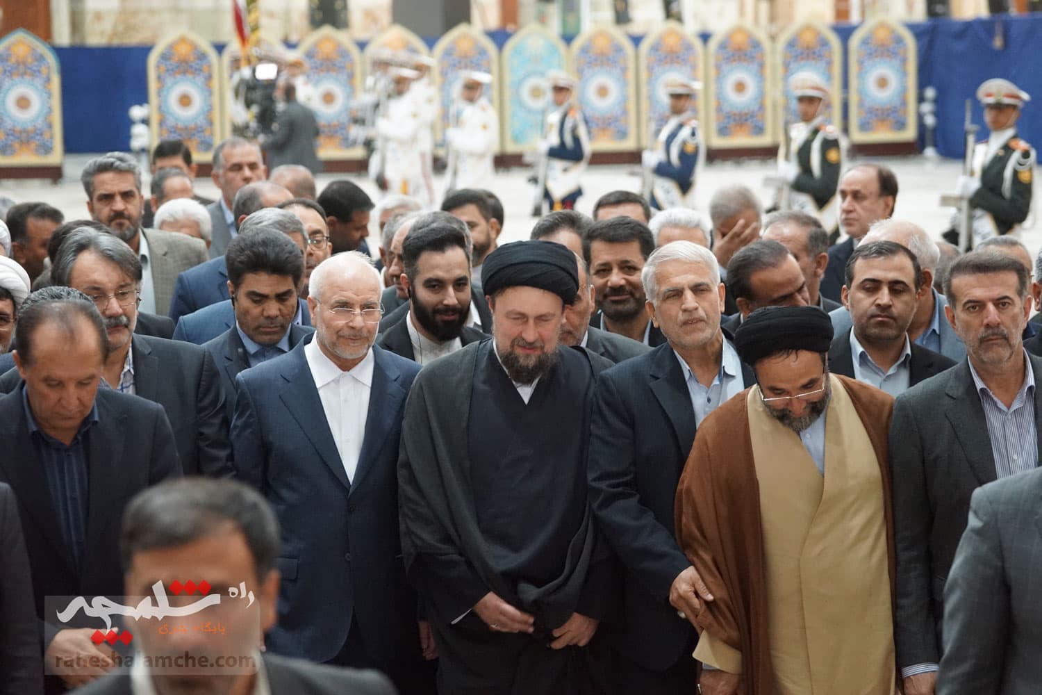 حضور نمایندگان مجلس در حرم امام خمینی(ره) +تصاویر — تصویر 115