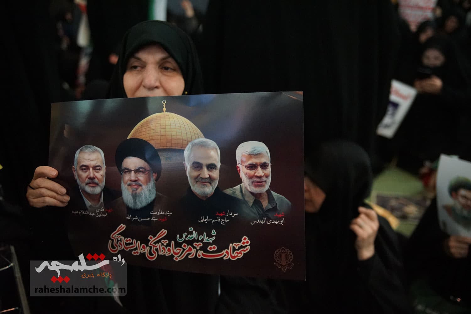 مراسم گرامیداشت شهید سیدحسن نصرالله در مصلی تهران برگزار شد +تصاویر — تصویر 15