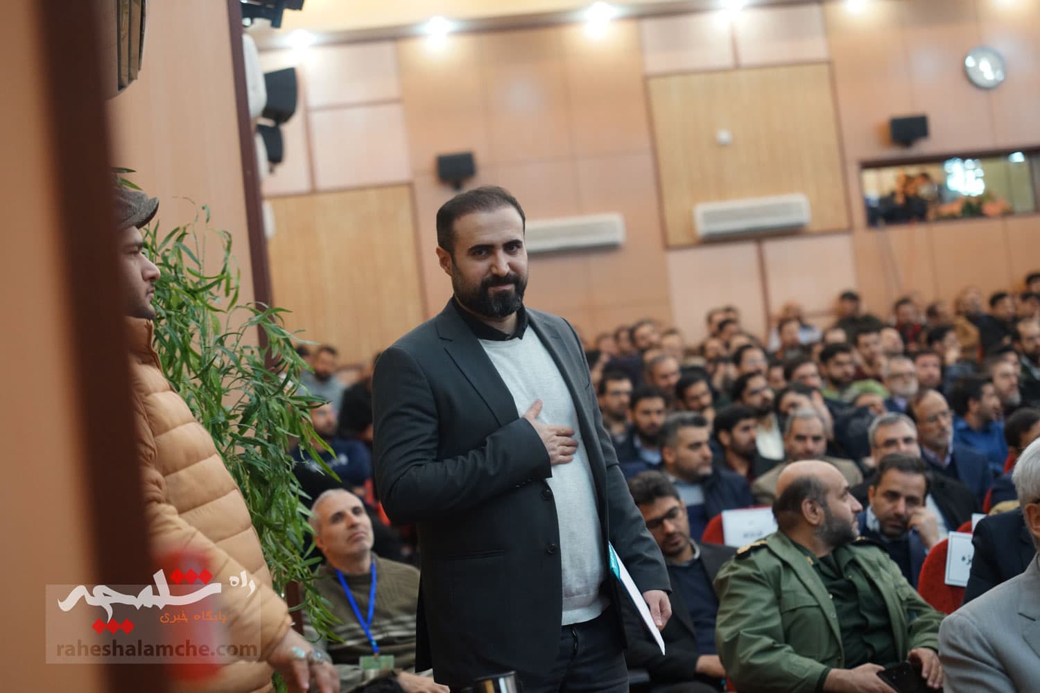 تجلیل از منتخبان جشنواره پژوهشی و فناوری در دانشگاه جامع امام حسین(ع) +تصاویر — تصویر 83