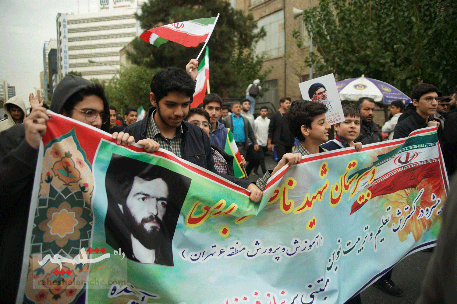 خشم مردم تهران علیه آمریکا و اسرائیل در «یومالله 13 آبان» +تصاویر — تصویر 20