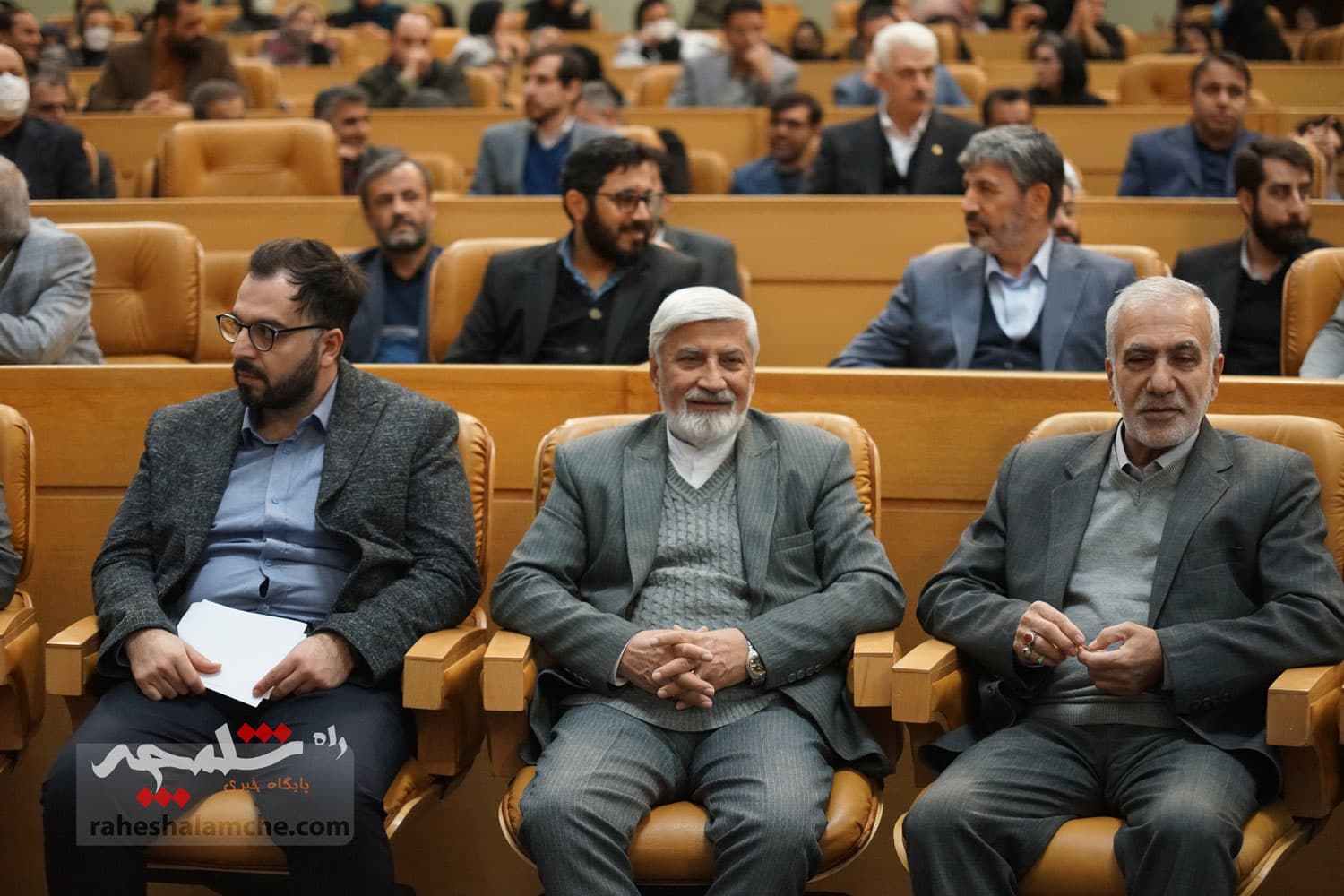 آیین تجلیل از طرحهای برگزیده اشتغال آفرین در کمیته امداد با حضور پزشکیان +تصاویر — تصویر 7
