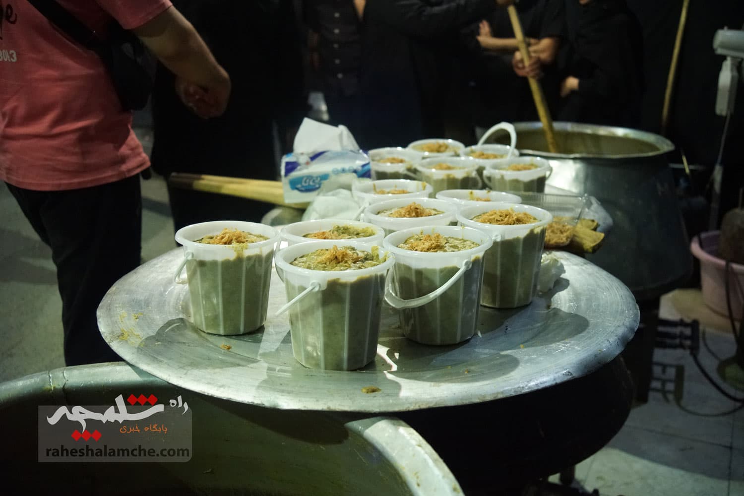 پخت آش نذری و روضه خانگی در شب 28 صفر +تصاویر — تصویر 56