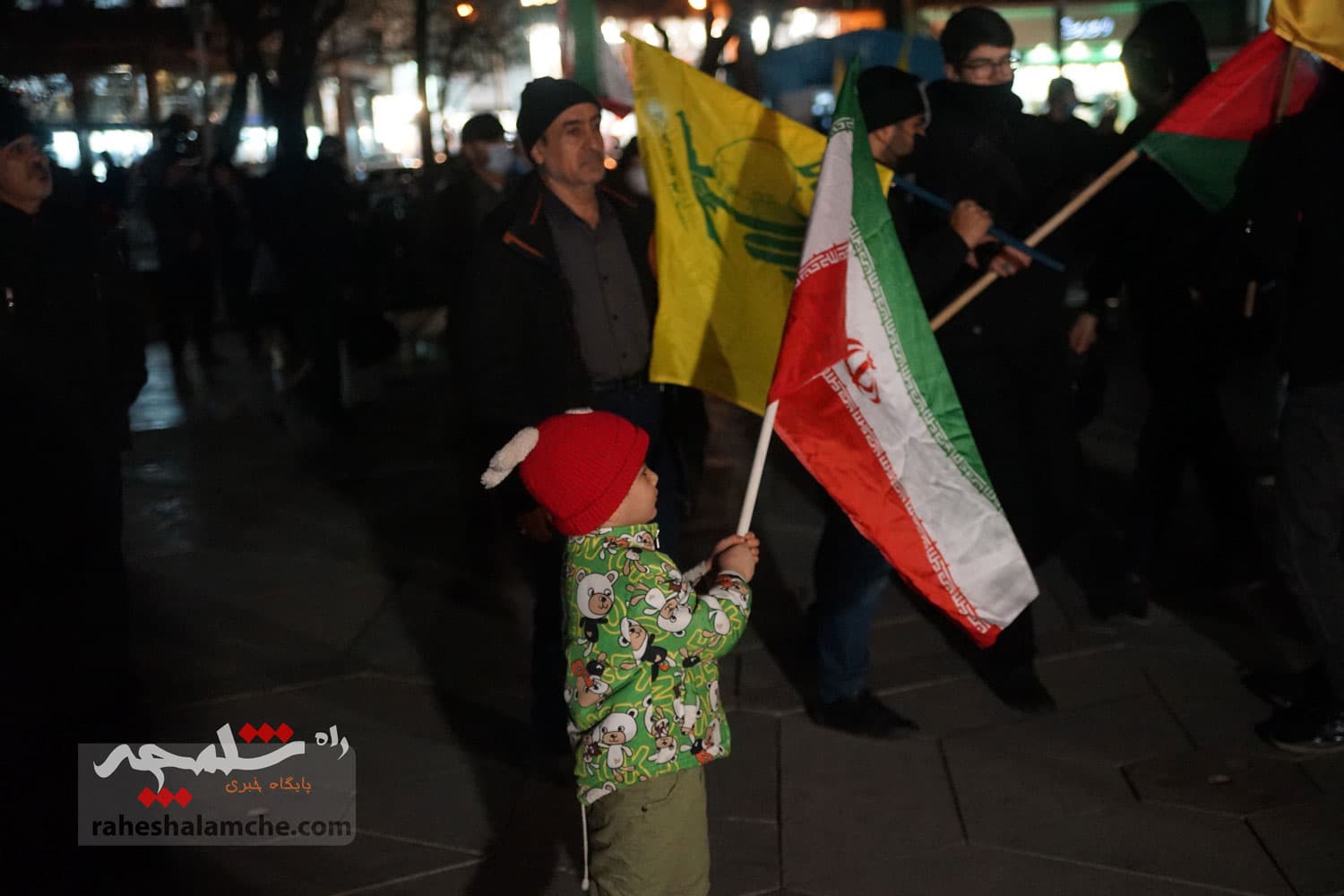 برگزاری جشن پیروزی غزه در میدان هفتحوض تهران +تصاویر — تصویر 12