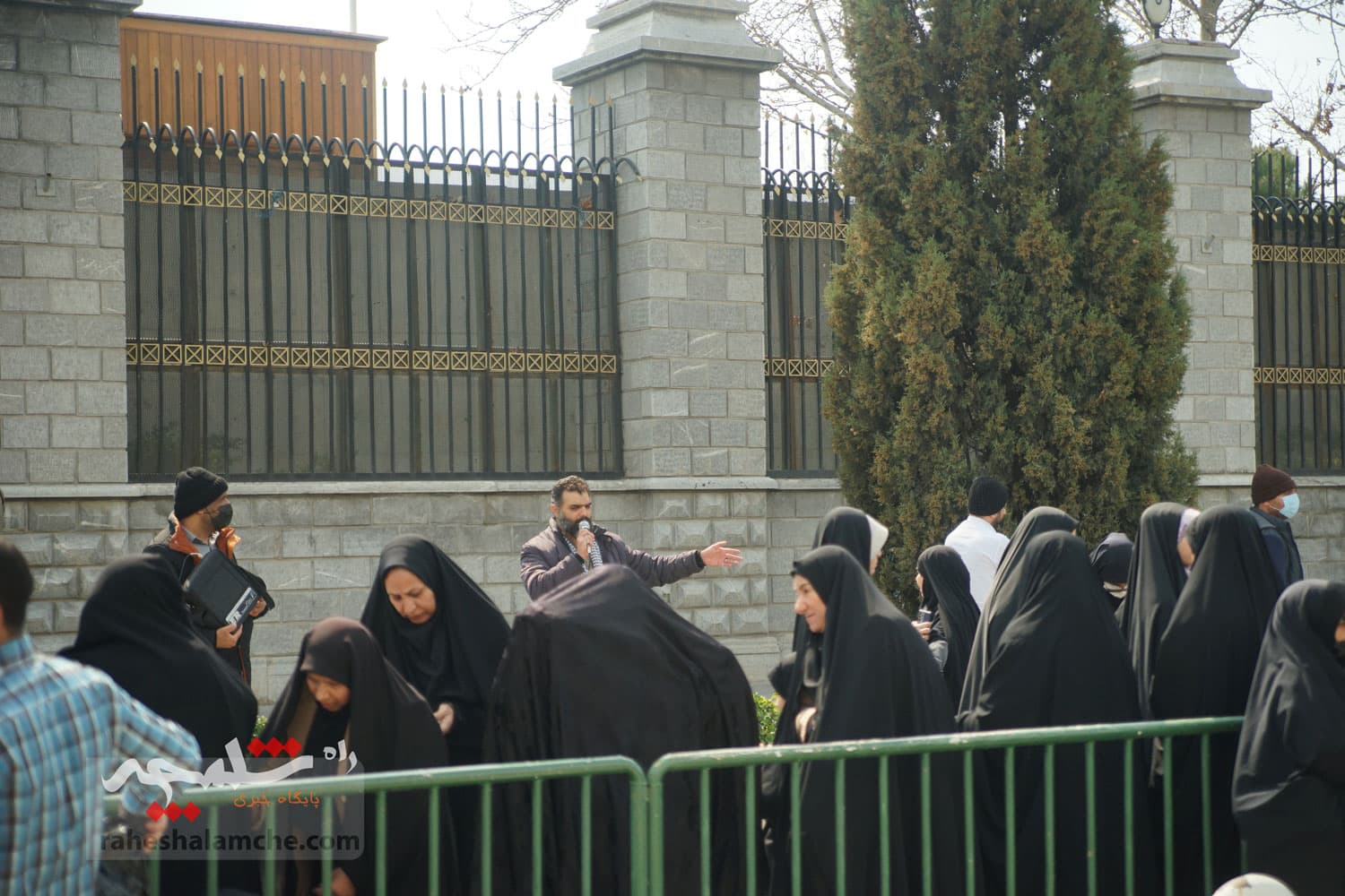 گزارش تصویری از تجمع مردمی امروز حامیان حجاب مقابل مجلس — تصویر 38