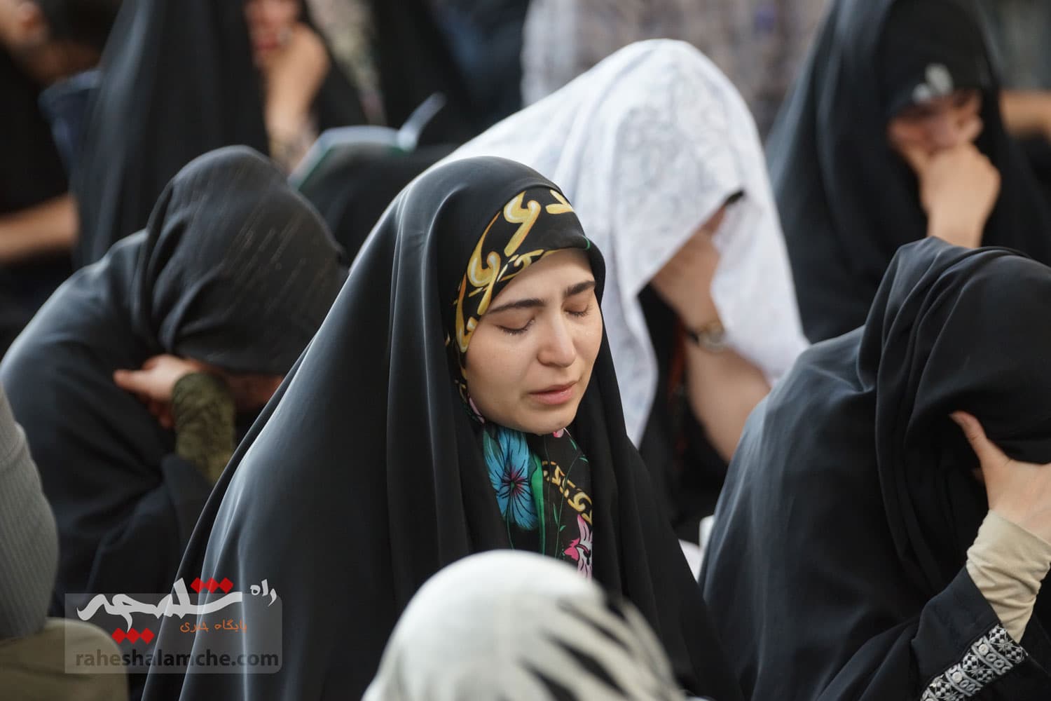 مراسم دعای عرفه در مصلی امام خمینی(ره) برگزار شد +تصاویر — تصویر 44
