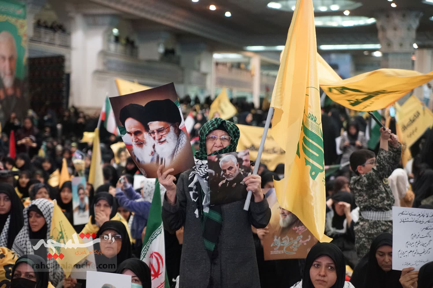 مراسم گرامیداشت شهید سیدحسن نصرالله در مصلی تهران برگزار شد +تصاویر — تصویر 26