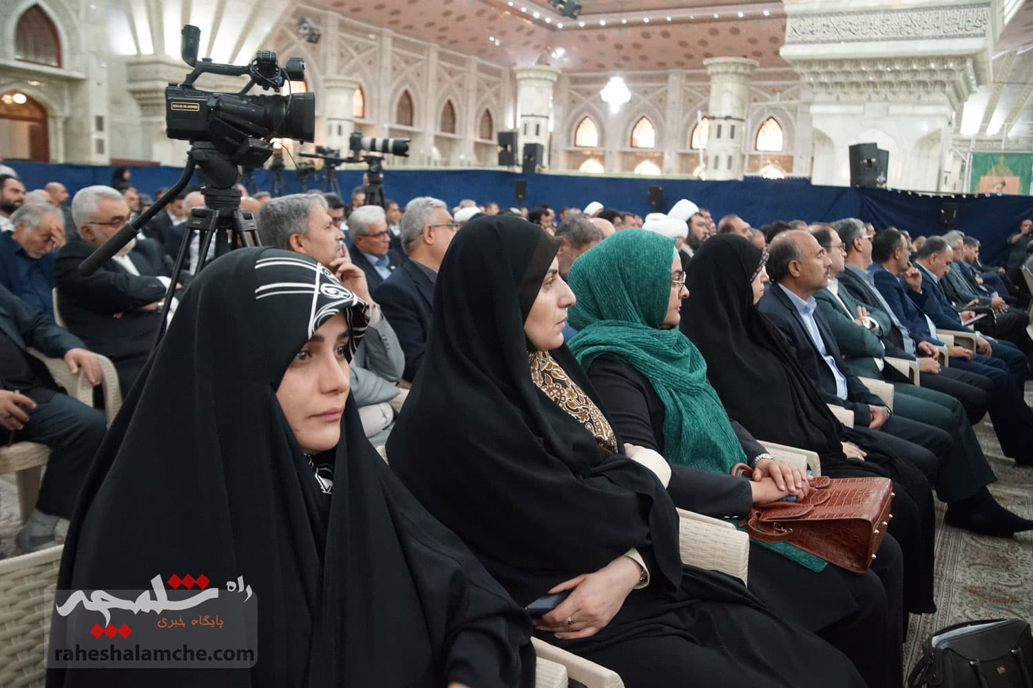 حضور نمایندگان مجلس در حرم امام خمینی(ره) +تصاویر — تصویر 74