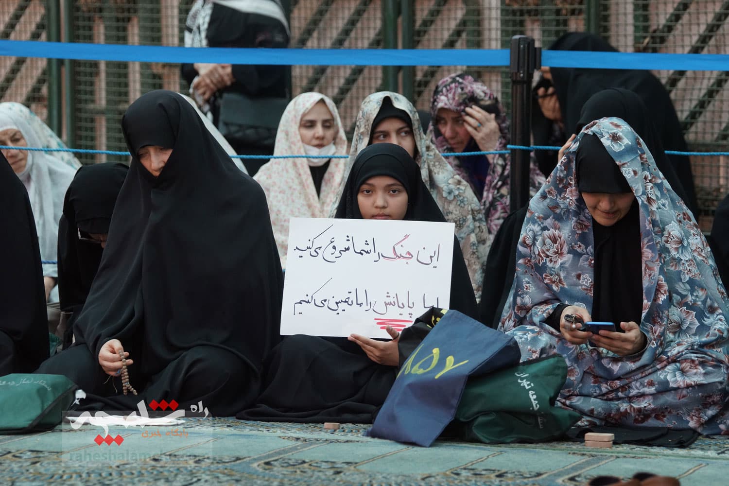 نماز جمعه تهران برگزار شد +تصاویر — تصویر 24